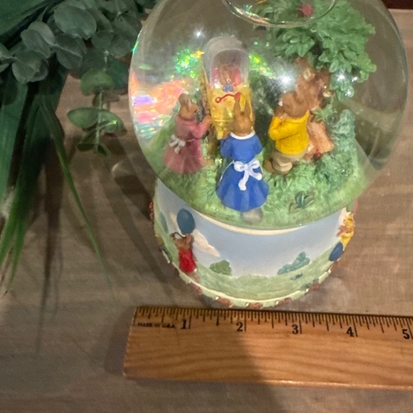 RARE! "2001" ROYAL DOULTON BUNNYKINS "ROCK-A-BYE BABY “ MUSICAL SNOW GLOBE - Picture 10 of 10